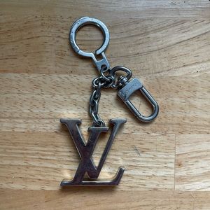 SILVER LOUIS VUITTON KEYCHAIN